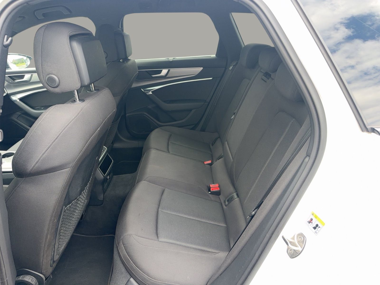 Fahrzeugabbildung Audi A6 Avant sport 35 TDI 120(163) S tronic Matrix - mit KI generiert/bearbeitet