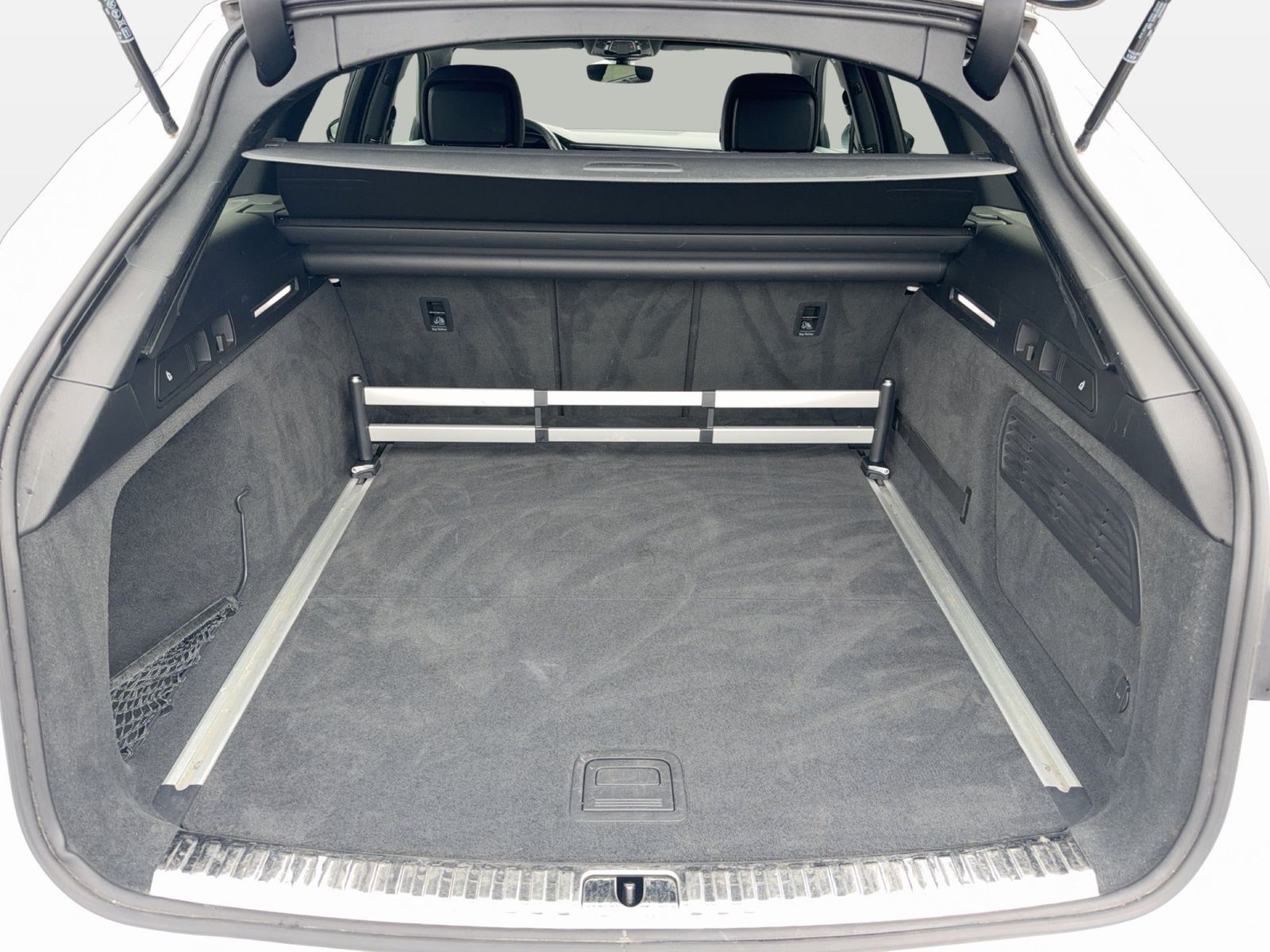 Fahrzeugabbildung Audi A6 Avant sport 35 TDI 120(163) S tronic Matrix - mit KI generiert/bearbeitet