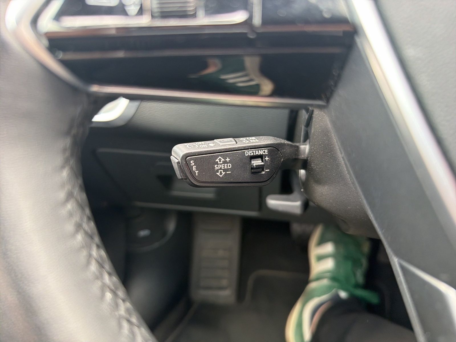 Fahrzeugabbildung Audi A6 Avant sport 35 TDI 120(163) S tronic Matrix - mit KI generiert/bearbeitet