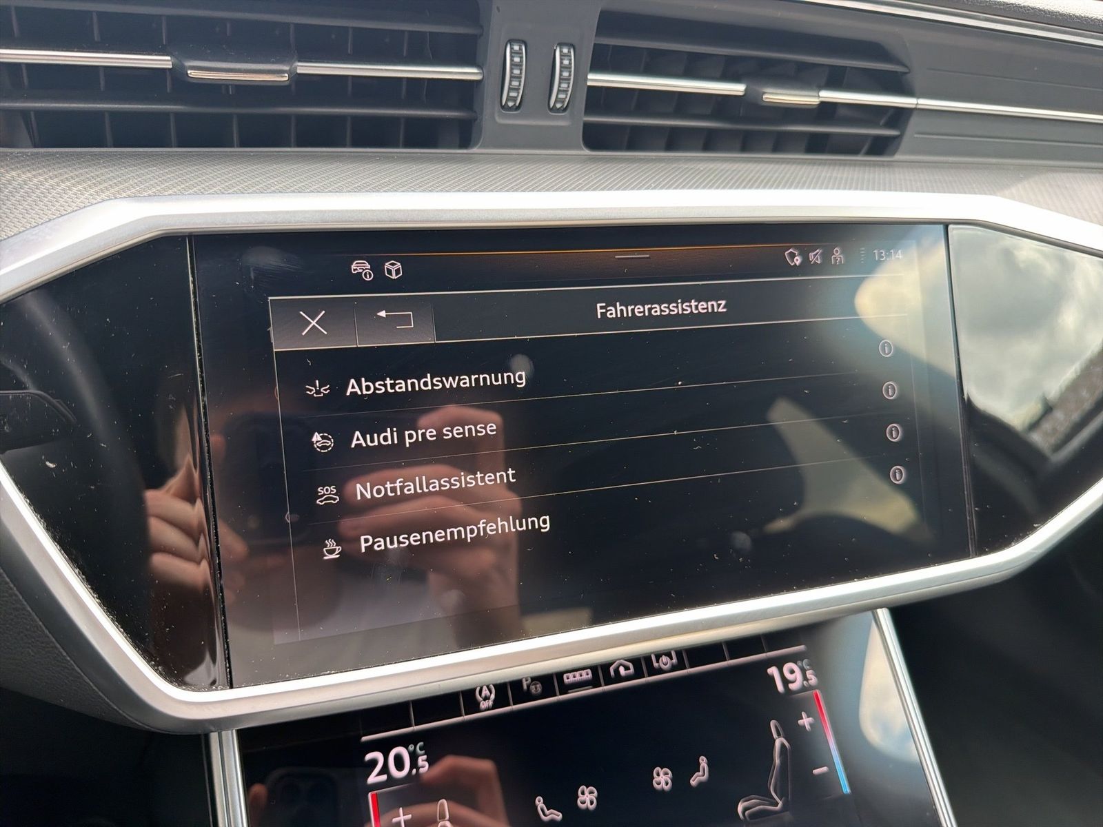 Fahrzeugabbildung Audi A6 Avant sport 35 TDI 120(163) S tronic Matrix - mit KI generiert/bearbeitet