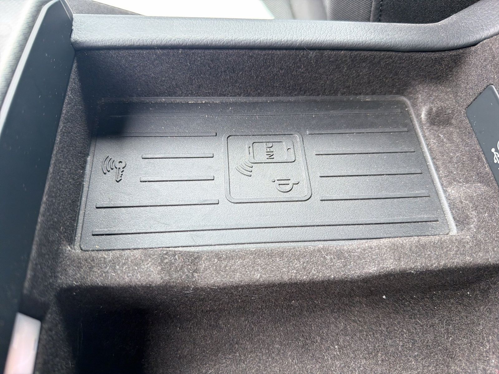 Fahrzeugabbildung Audi A6 Avant sport 35 TDI 120(163) S tronic Matrix - mit KI generiert/bearbeitet