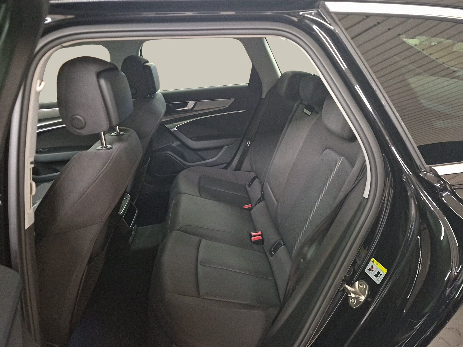 Fahrzeugabbildung Audi A6 Avant sport 35 TDI 120(163) S tronic Pano LM - mit KI generiert/bearbeitet