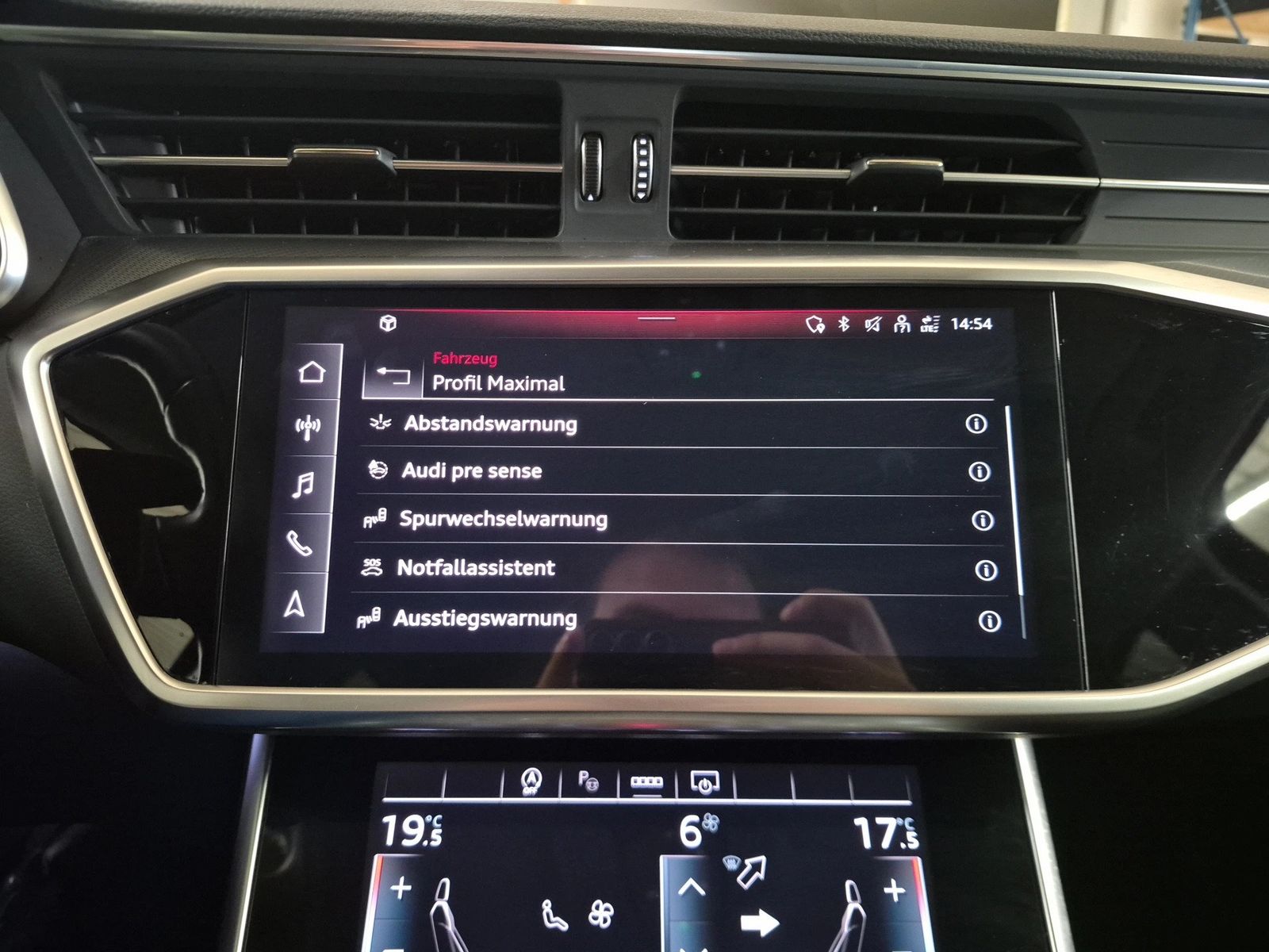 Fahrzeugabbildung Audi A6 Avant sport 35 TDI 120(163) S tronic Pano LM - mit KI generiert/bearbeitet
