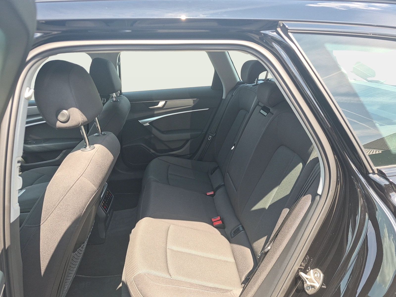 Fahrzeugabbildung Audi A6 Avant 35 TDI 120(163) S tronic AHK Pano ACC - mit KI generiert/bearbeitet