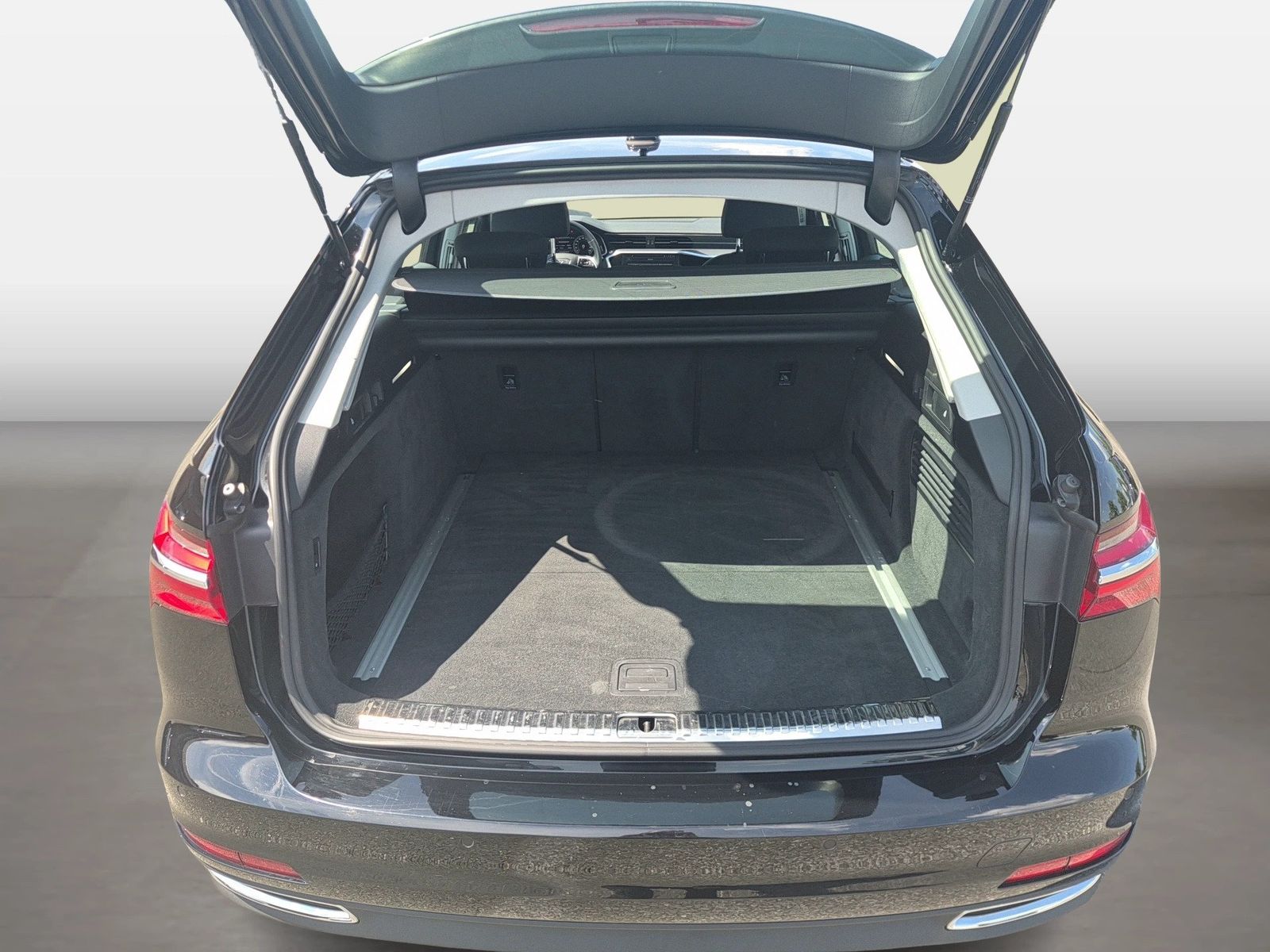 Fahrzeugabbildung Audi A6 Avant 35 TDI 120(163) S tronic AHK Pano ACC - mit KI generiert/bearbeitet