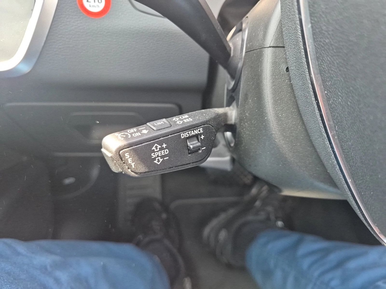 Fahrzeugabbildung Audi A6 Avant 35 TDI 120(163) S tronic AHK Pano ACC - mit KI generiert/bearbeitet