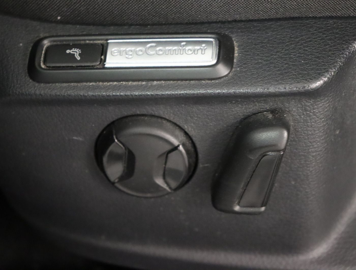 Fahrzeugabbildung Volkswagen Passat Variant 2.0 TDI DSG Business |ACC|CarPlay