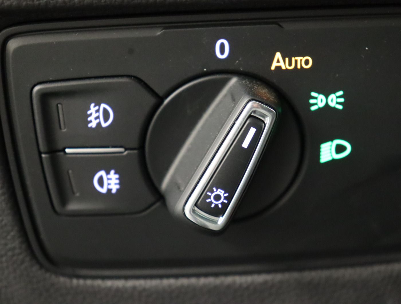 Fahrzeugabbildung Volkswagen Passat Variant 2.0 TDI DSG Business |ACC|CarPlay