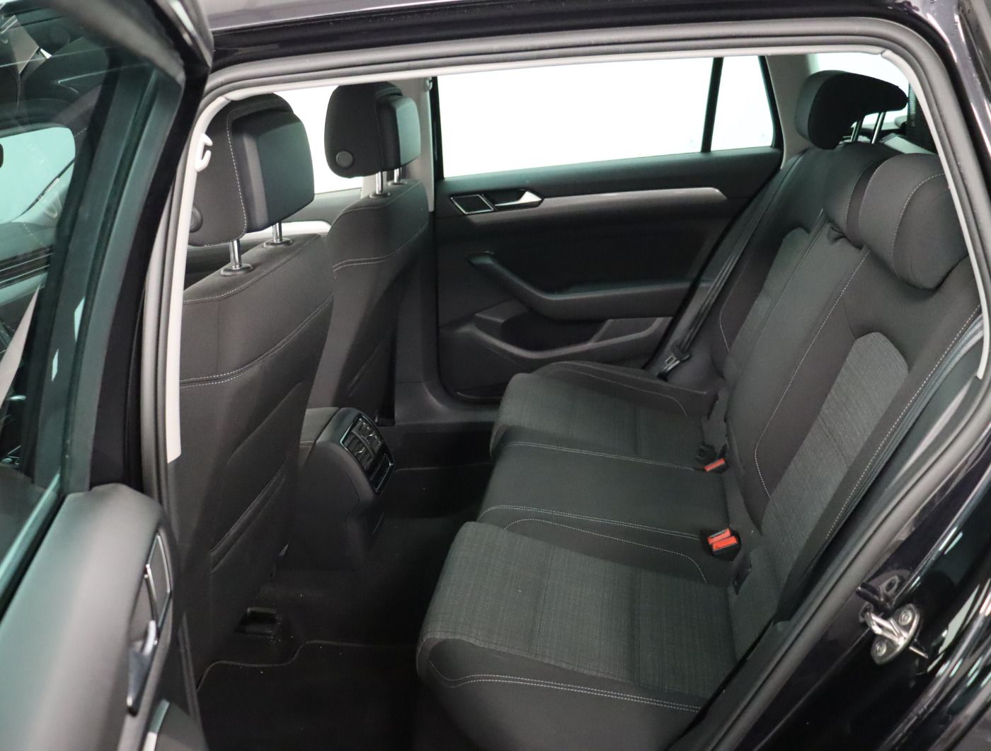 Fahrzeugabbildung Volkswagen Passat Variant 2.0 TDI DSG Business |ACC|CarPlay