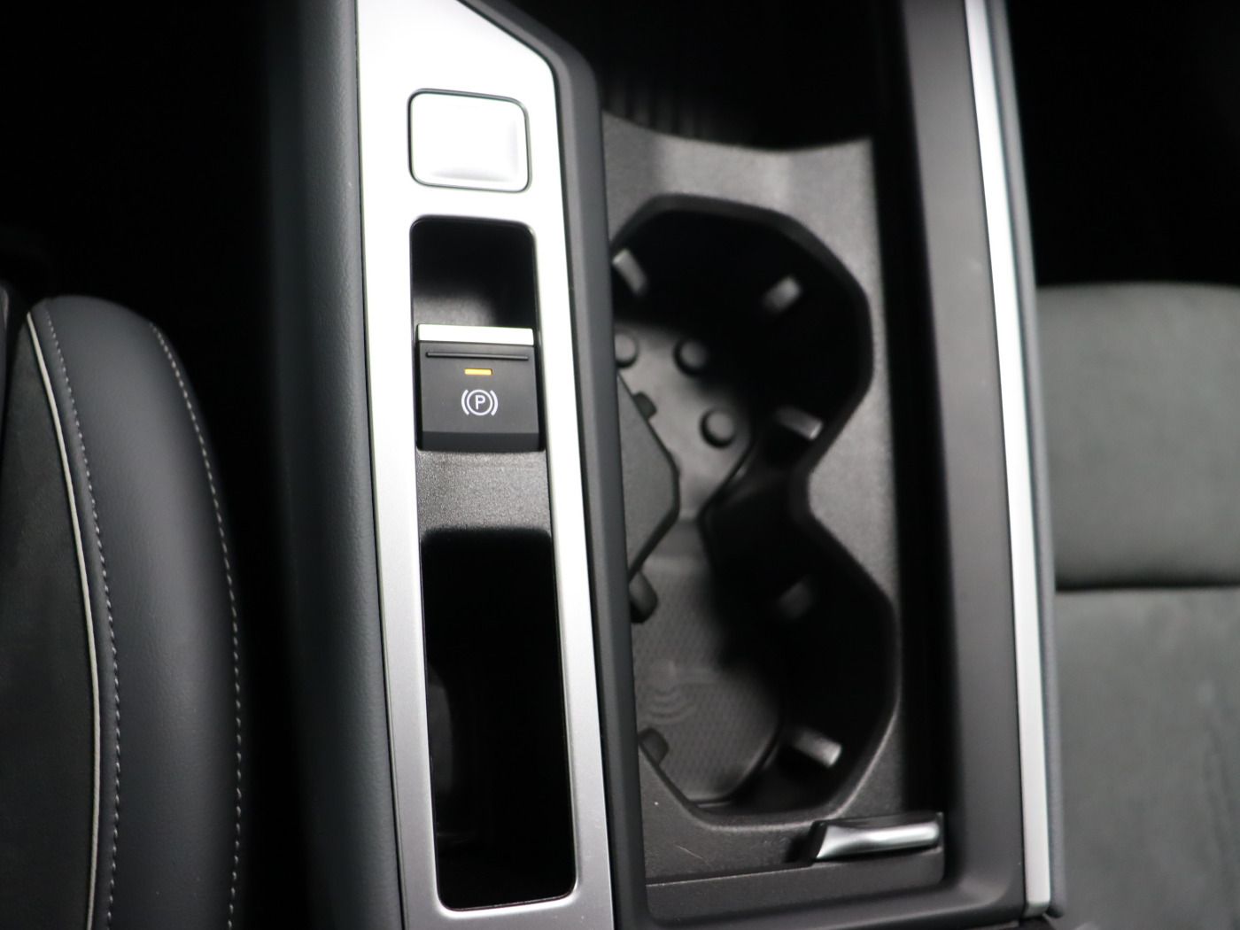Fahrzeugabbildung Volkswagen Passat Variant 1.5 eTSI DSG Business |AHK|FLA