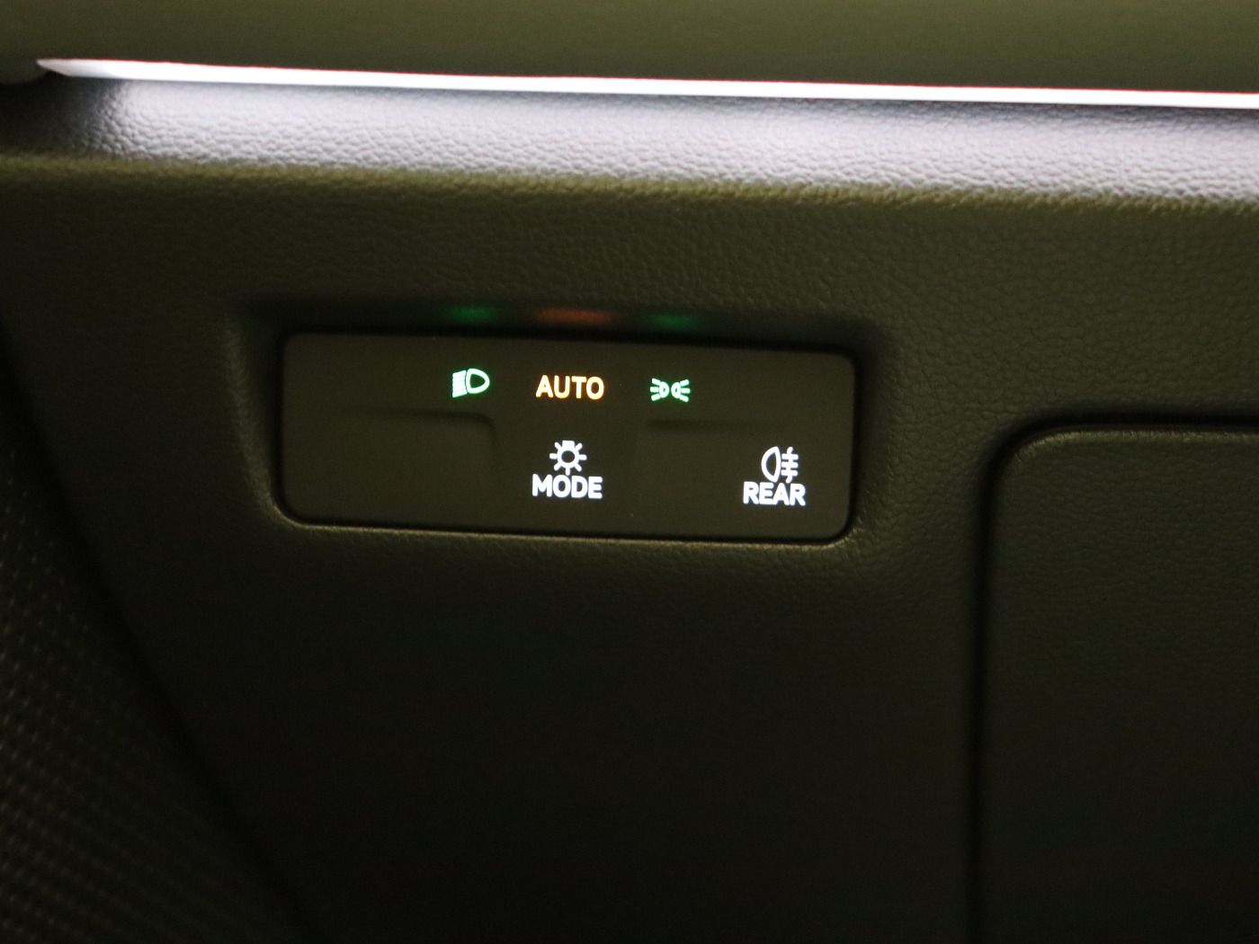 Fahrzeugabbildung Volkswagen Passat Variant 1.5 eTSI DSG Business |AHK|FLA