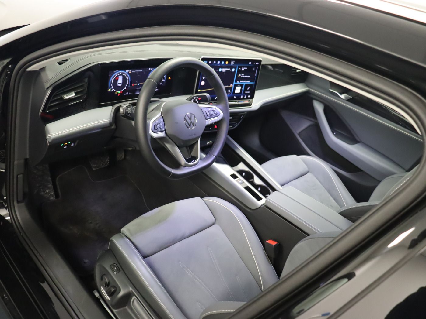 Fahrzeugabbildung Volkswagen Passat Variant 1.5 eTSI DSG Business |AHK|FLA