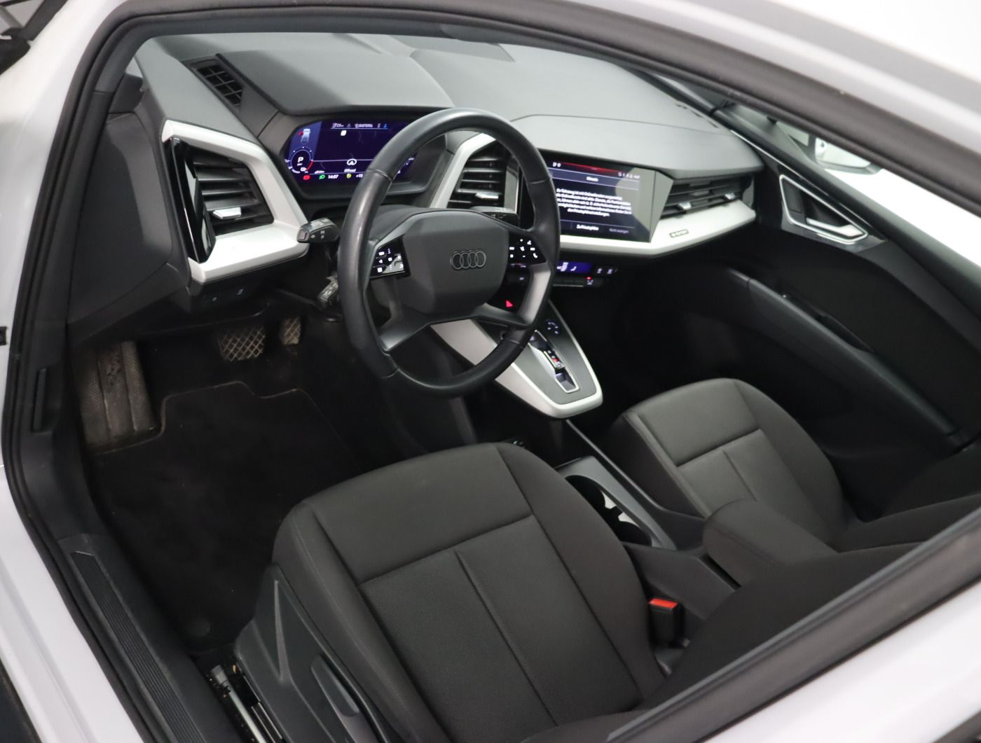 Fahrzeugabbildung Audi Q4 e-tron 40 S line |STH|SpurH|LM|Sport|KlimaA