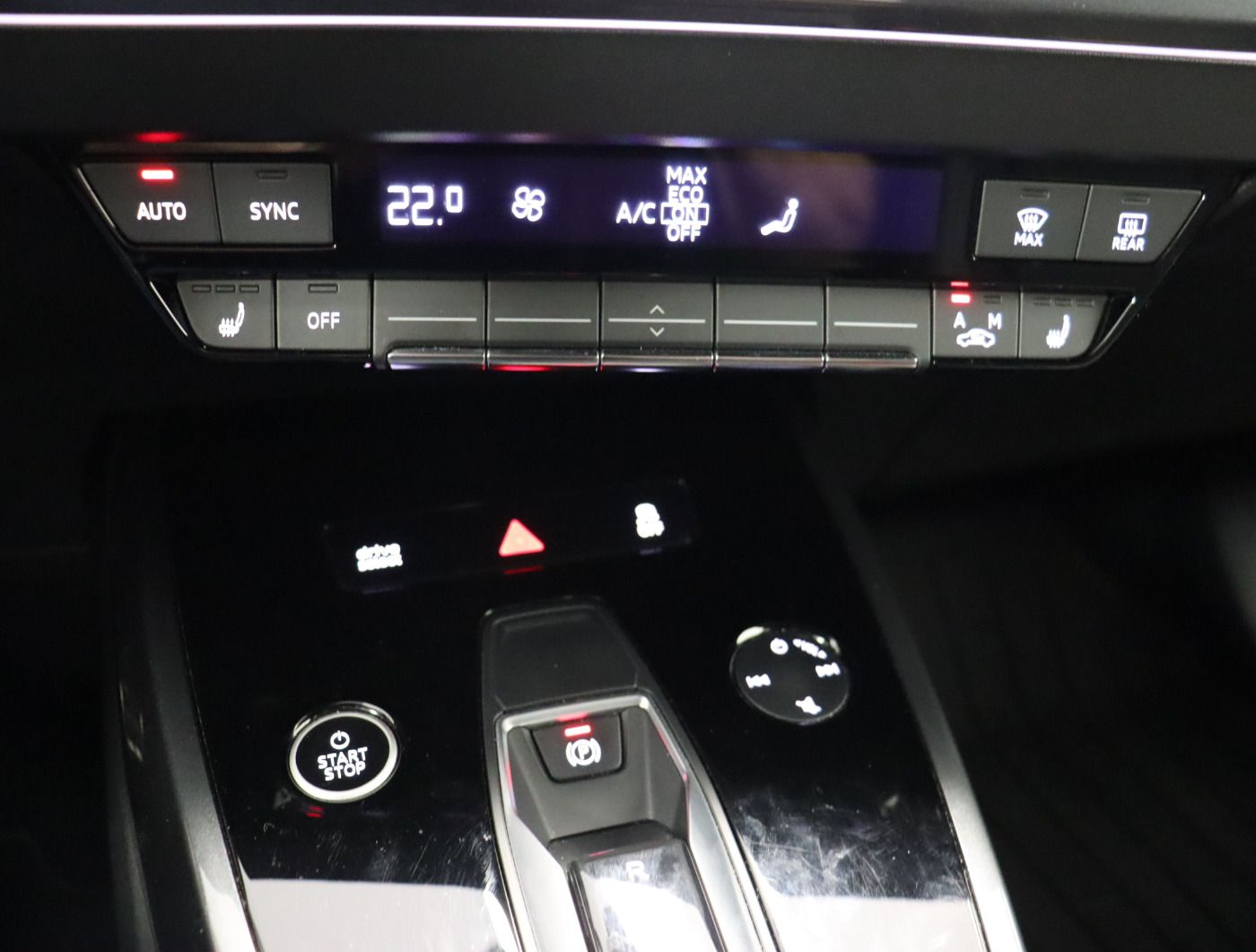 Fahrzeug autohaus mense Fahrzeugabbildung Audi Q4 Sportback e-tron 50 quattro S line |FLA|STH