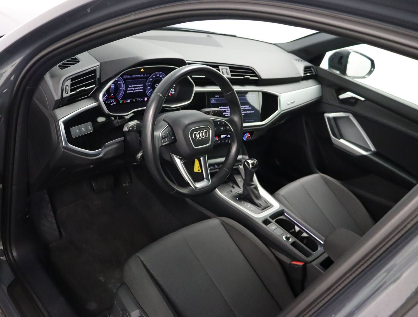 Fahrzeugabbildung Audi Q3 45 TFSI e S tronic |Matrix|Pano|CarPlay|SpurH