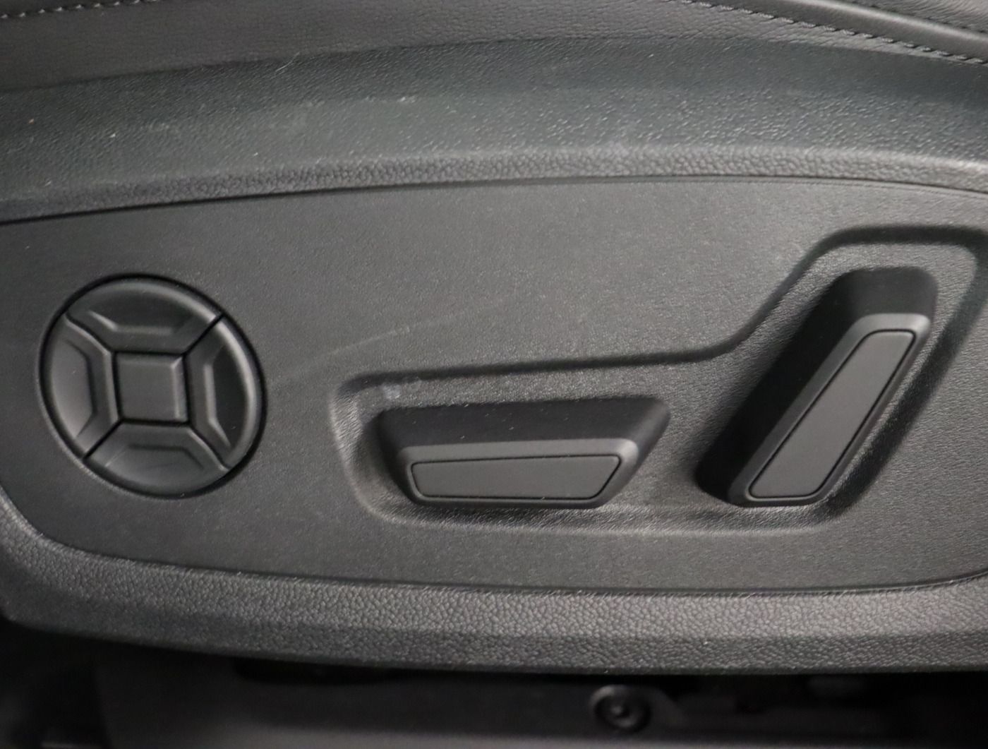 Fahrzeugabbildung Audi A6 Avant 40 TDI quattro S tronic |Matrix|Pano|LM