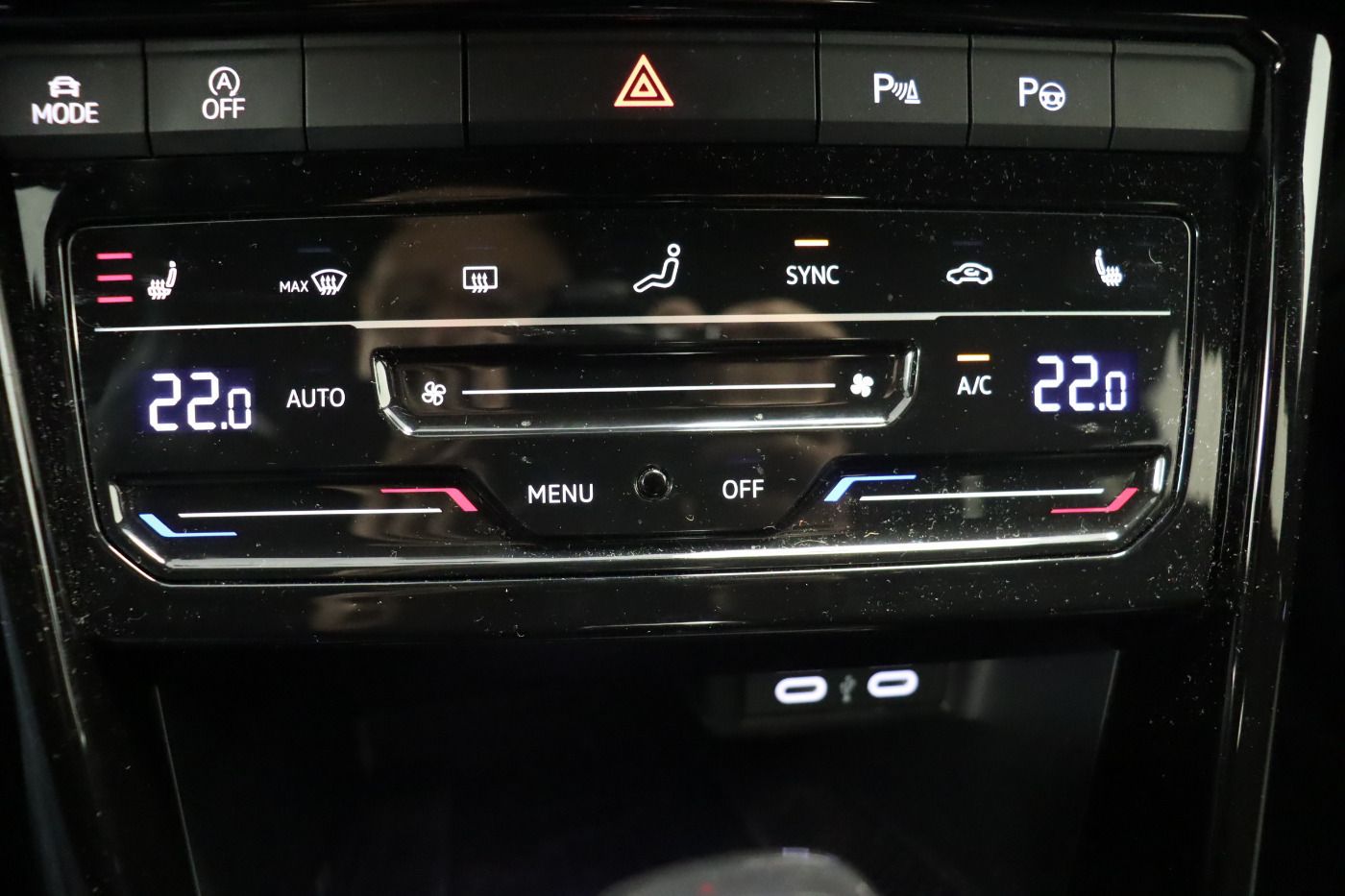 Fahrzeugabbildung Volkswagen T-Roc 2.0 TDI R-Line |ACC|VirtualCP|FLA|CarPlay