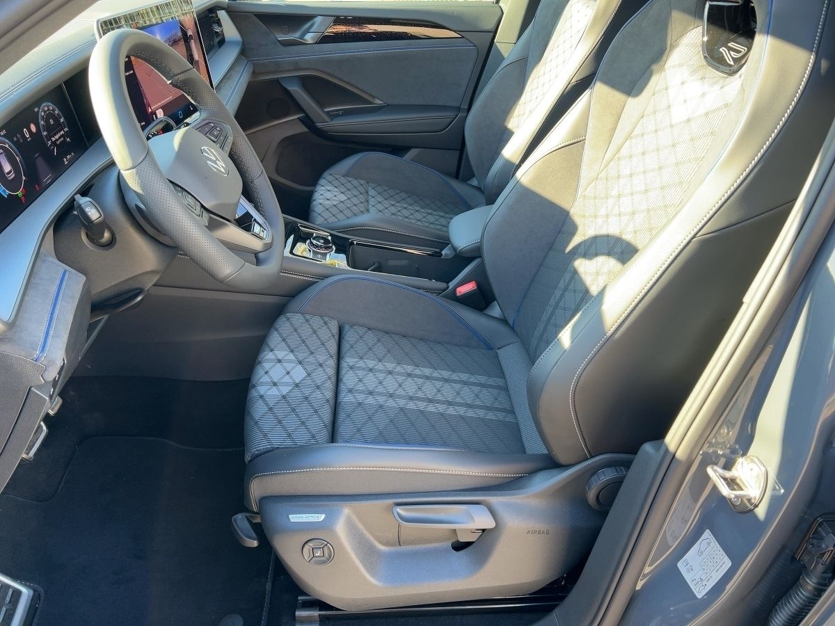 Fahrzeugabbildung Volkswagen Tayron TDI DSG R-Line AHK Pano BlackStyle Pano