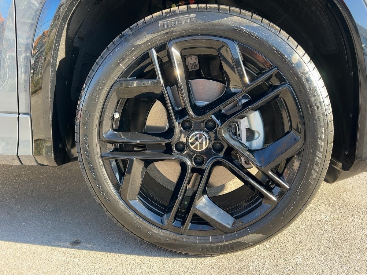 Fahrzeugabbildung Volkswagen Tayron TDI DSG R-Line AHK Pano BlackStyle Pano