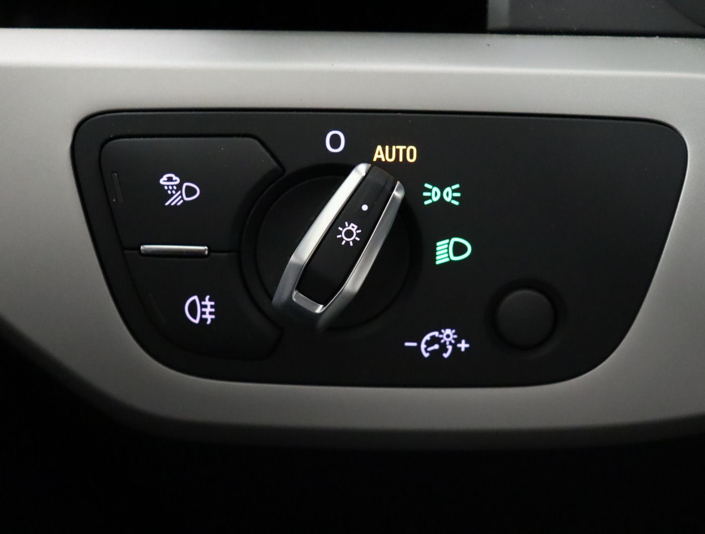 Fahrzeugabbildung Audi A4 Avant 30 TDI S tronic |FLA|AkustikGlas|SHZG