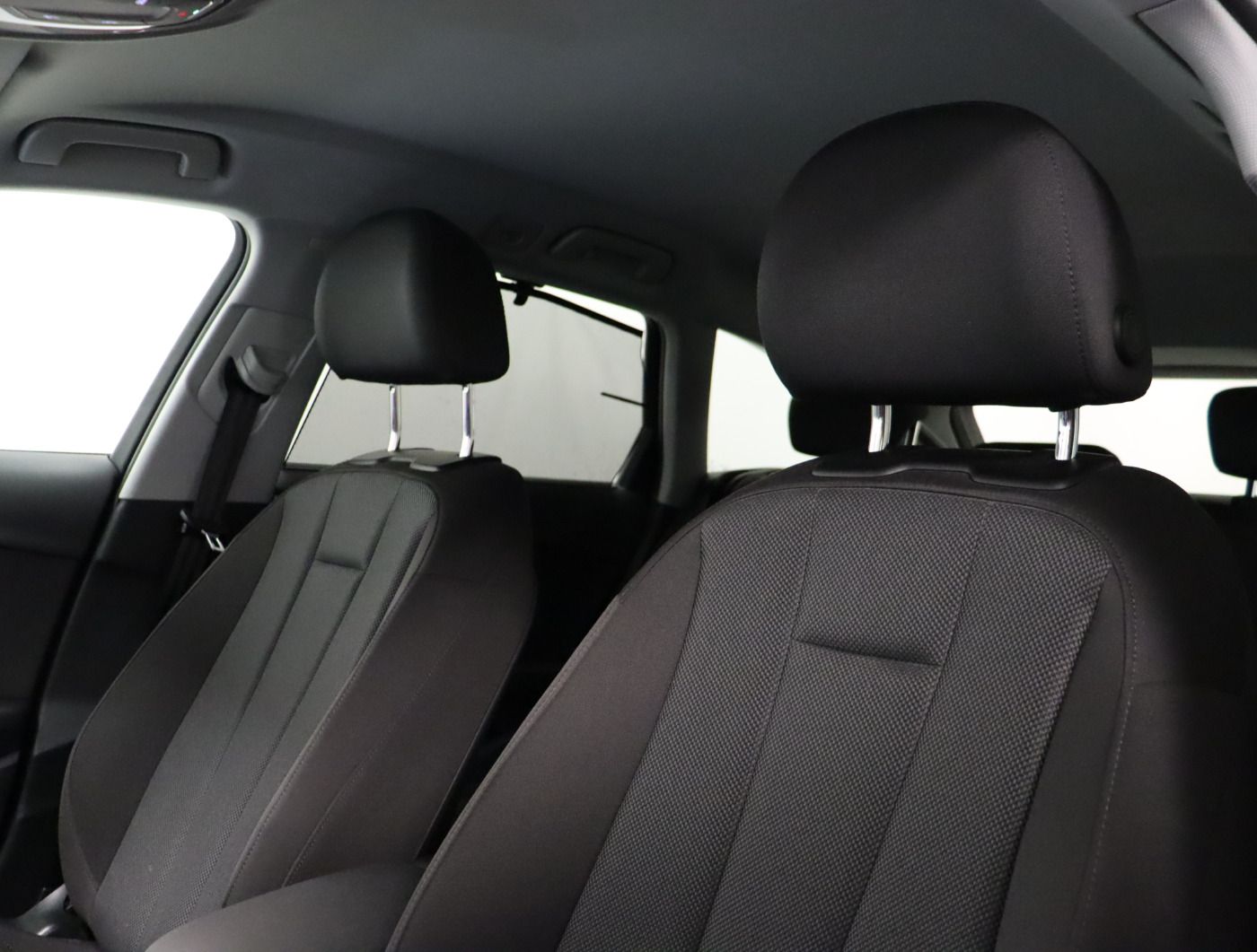Fahrzeugabbildung Audi A4 Avant 30 TDI S tronic |FLA|AkustikGlas|SHZG