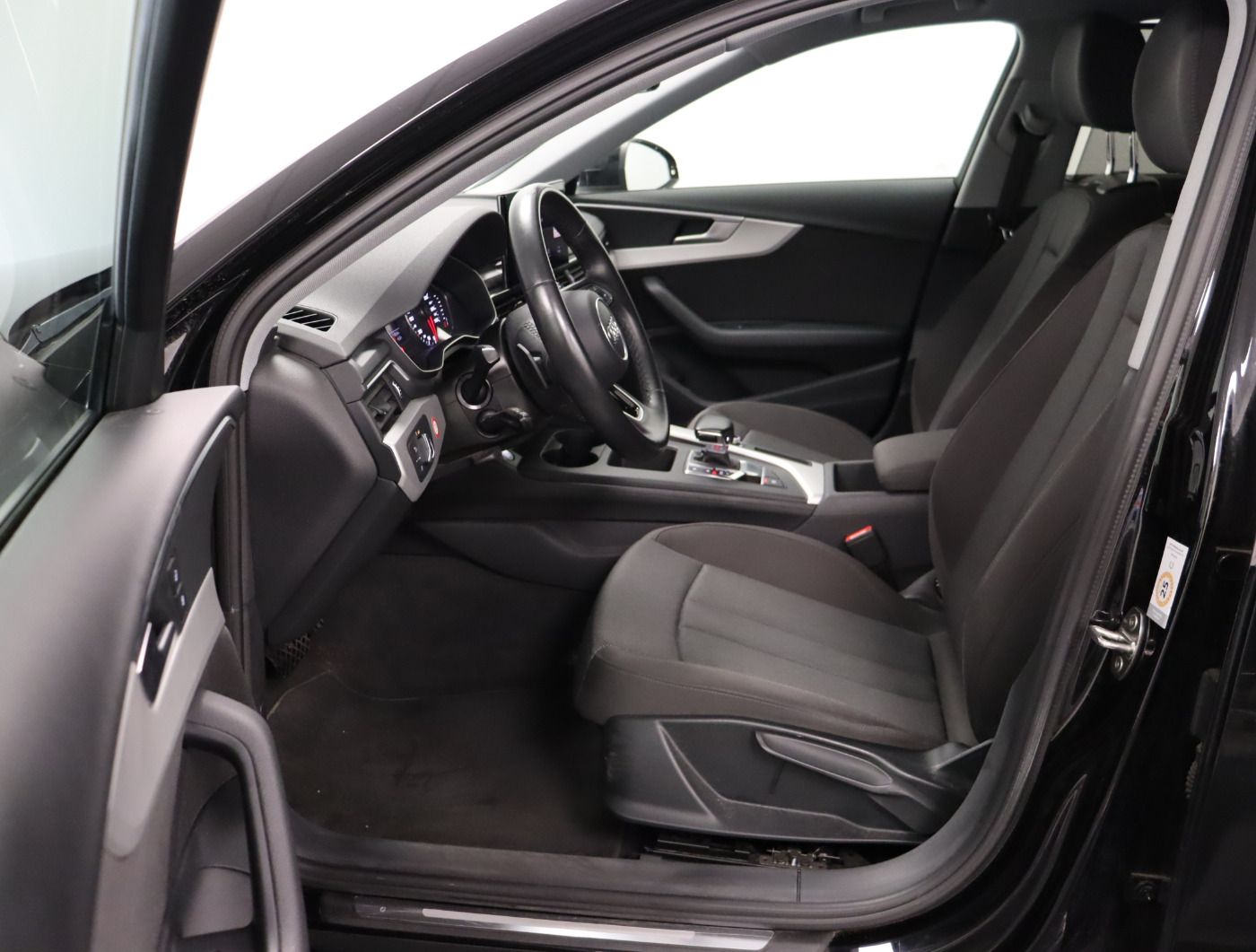 Fahrzeugabbildung Audi A4 Avant 30 TDI S tronic |FLA|AkustikGlas|SHZG