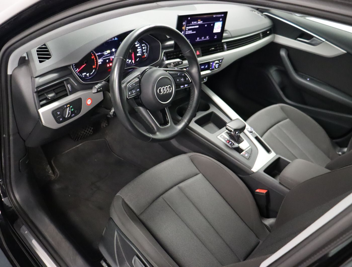 Fahrzeugabbildung Audi A4 Avant 30 TDI S tronic |FLA|AkustikGlas|SHZG