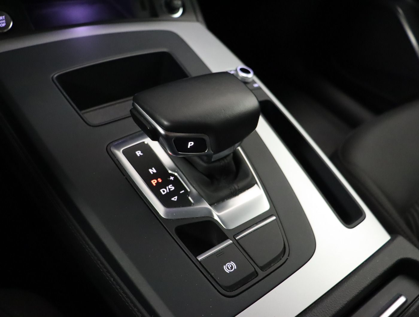 Fahrzeugabbildung Audi Q5 50 TFSI e quattro S tronic S line |FLA|STH|LM