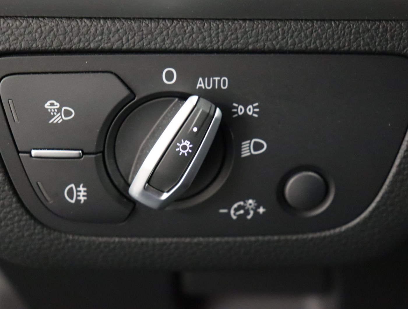 Fahrzeugabbildung Audi Q5 50 TFSI e quattro S tronic S line |FLA|STH|LM