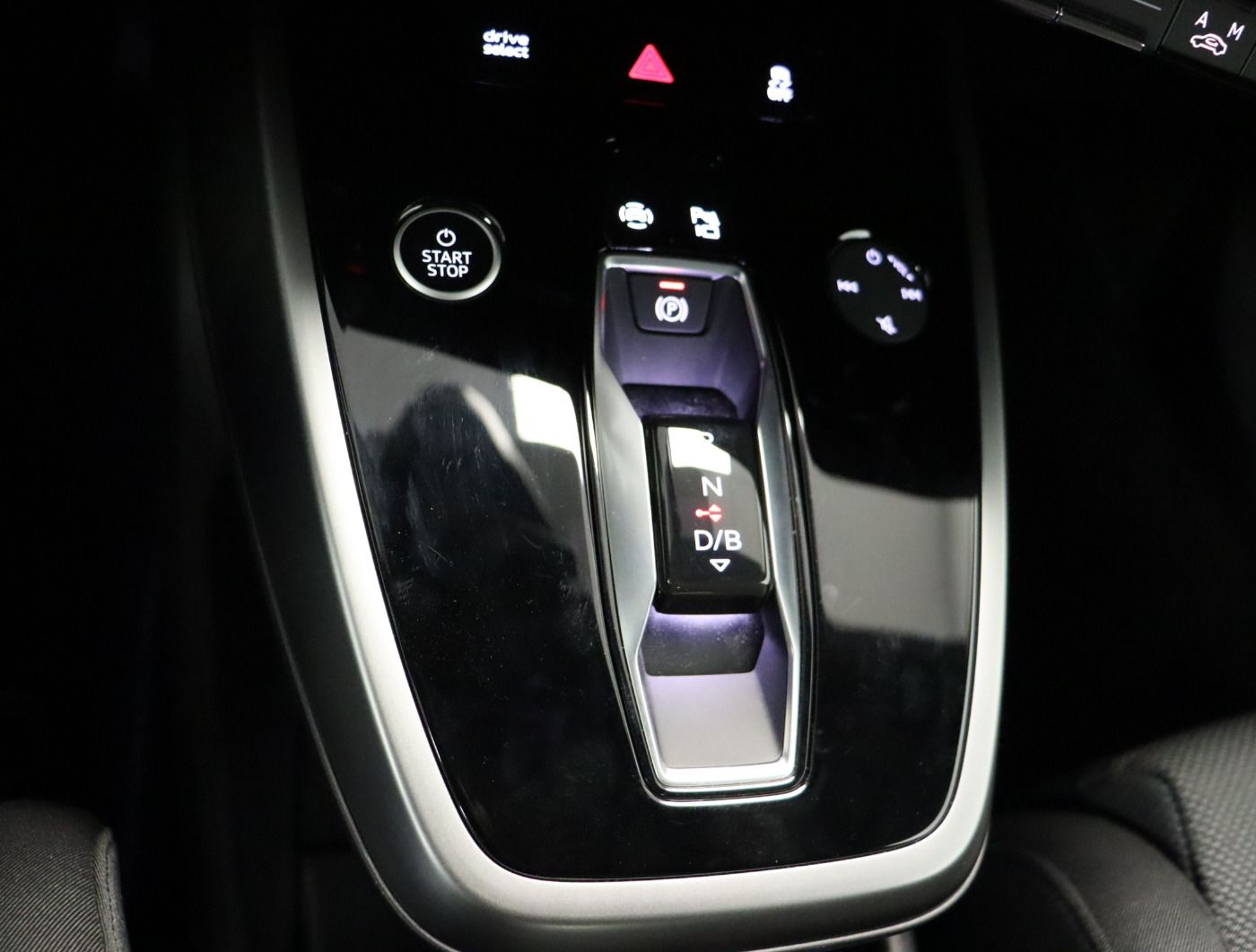 Fahrzeugabbildung Audi Q4 Sportback e-tron 45 quattro advanced |FLA|STH