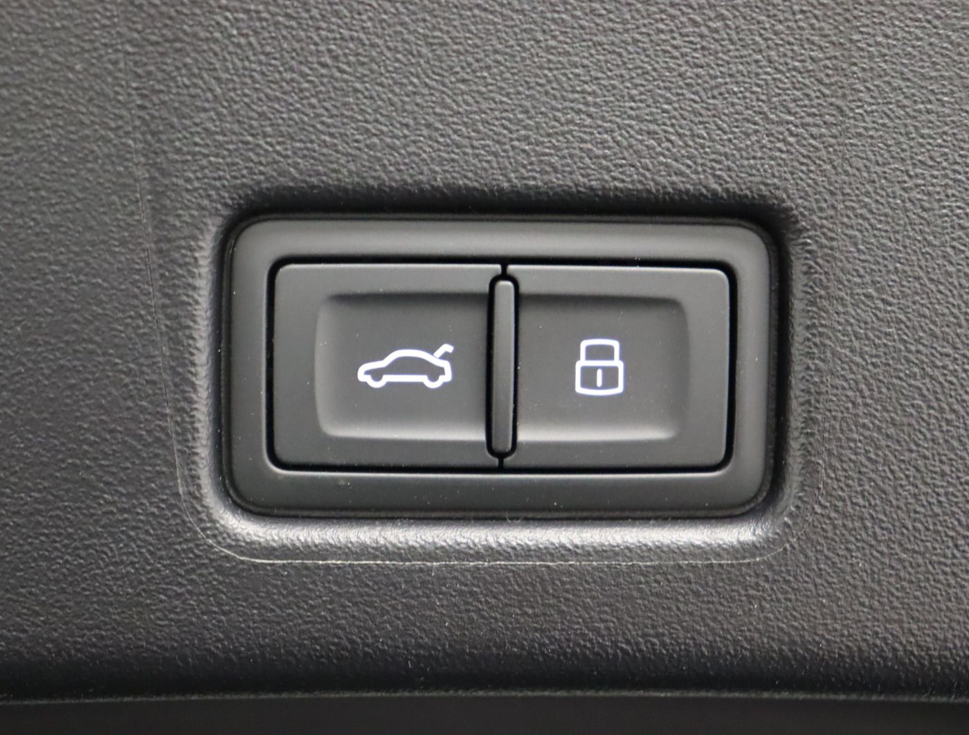 Fahrzeugabbildung Audi Q4 Sportback e-tron 45 quattro advanced |FLA|STH