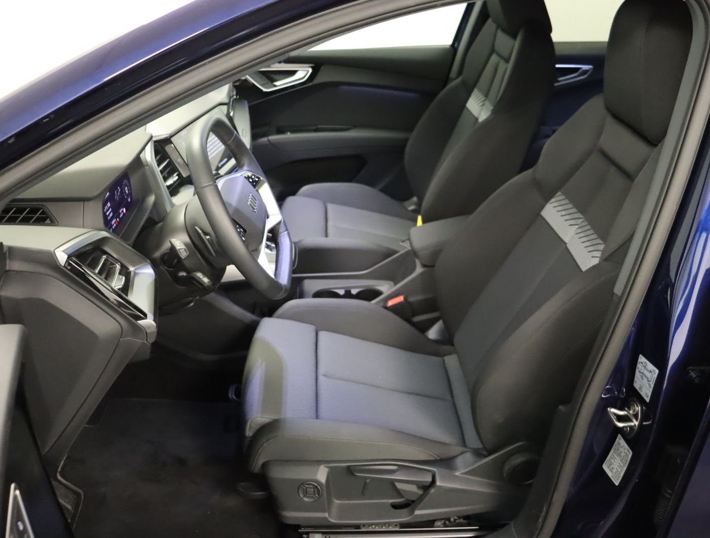 Fahrzeugabbildung Audi Q4 Sportback e-tron 45 quattro advanced |FLA|STH