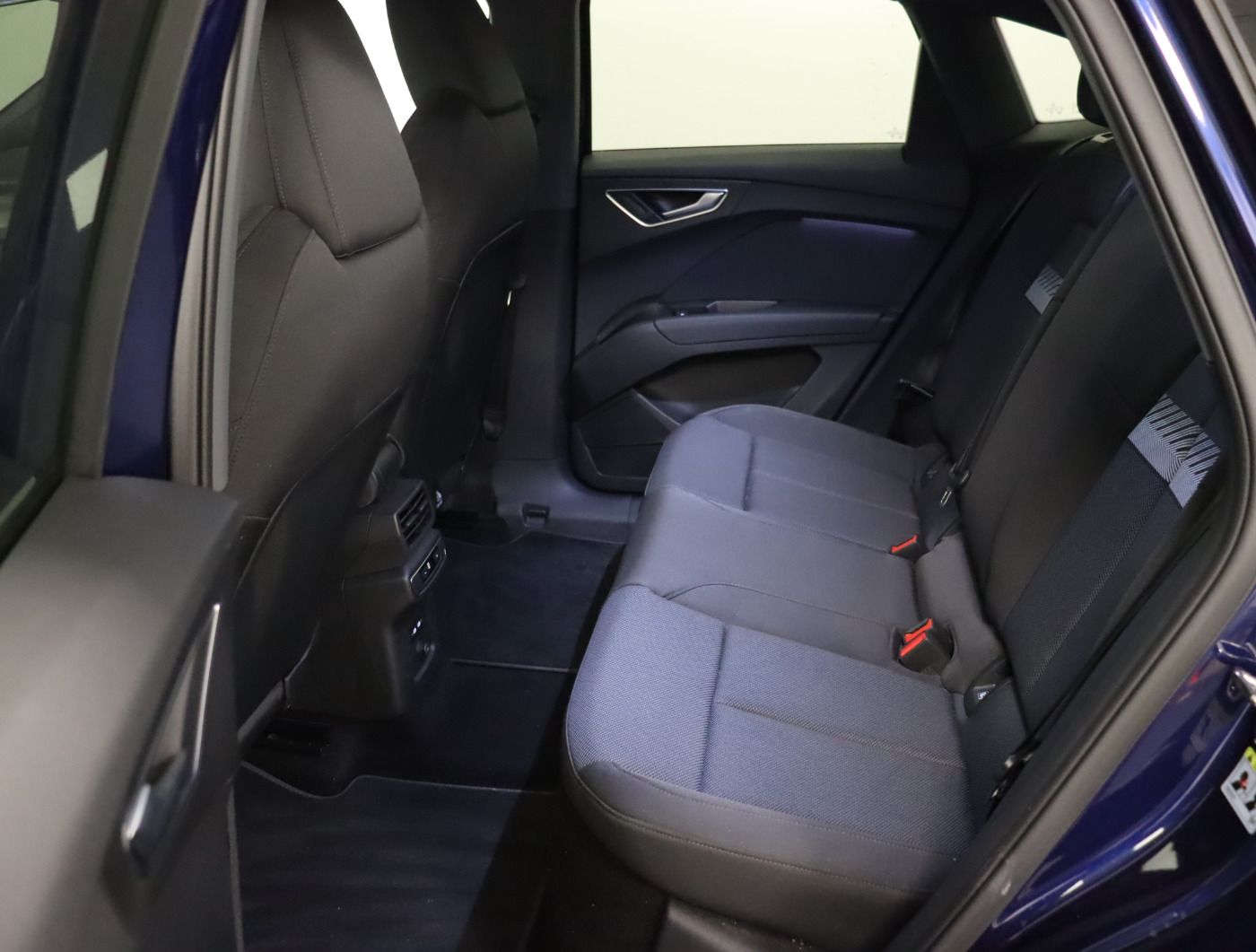 Fahrzeugabbildung Audi Q4 Sportback e-tron 45 quattro advanced |FLA|STH