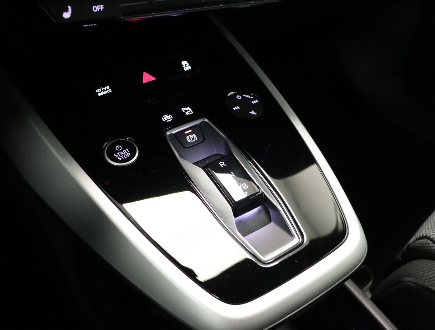 Fahrzeugabbildung Audi Q4 Sportback e-tron 45 e-tron S line |STH|HUD|LM