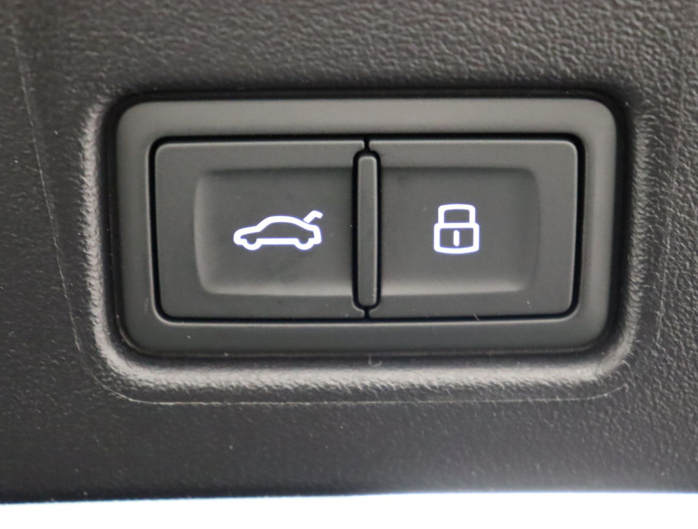 Fahrzeugabbildung Audi Q4 Sportback e-tron 45 e-tron S line |STH|HUD|LM