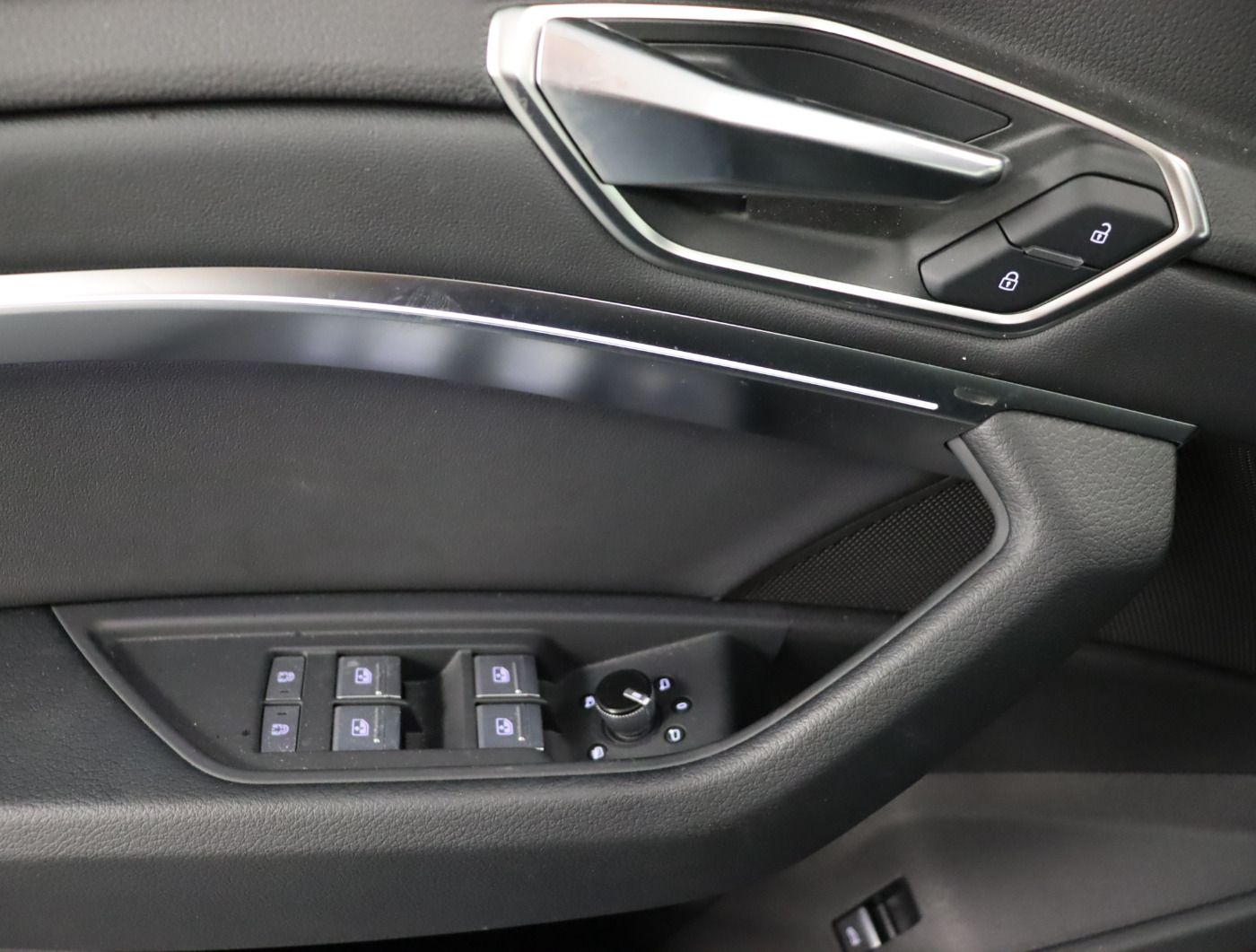 Fahrzeugabbildung Audi Q8 e-tron 55 quattro advanced |Matrix|Luft|LED