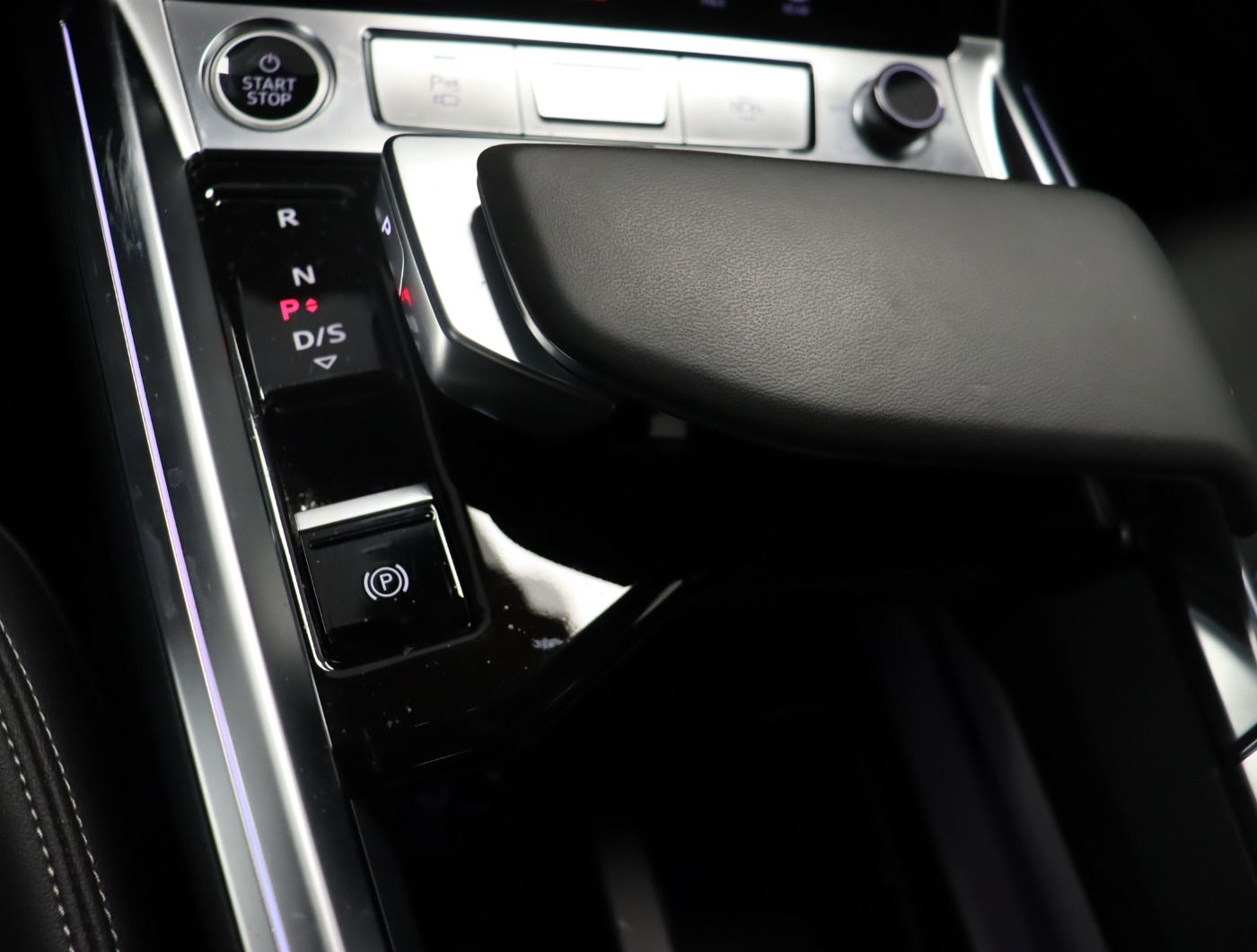 Fahrzeugabbildung Audi Q8 e-tron 55 quattro advanced |Matrix|Luft|LED