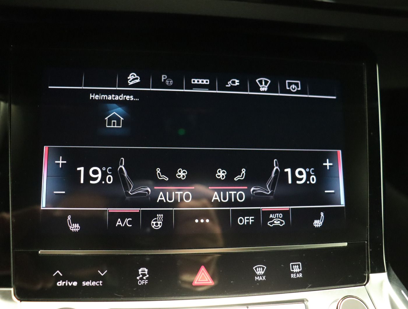 Fahrzeugabbildung Audi Q8 e-tron 55 quattro advanced |Matrix|Luft|LED