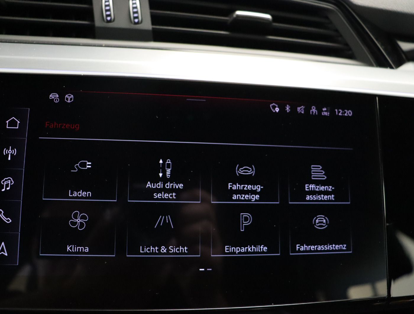 Fahrzeugabbildung Audi Q8 e-tron 55 quattro advanced |Matrix|Luft|LED