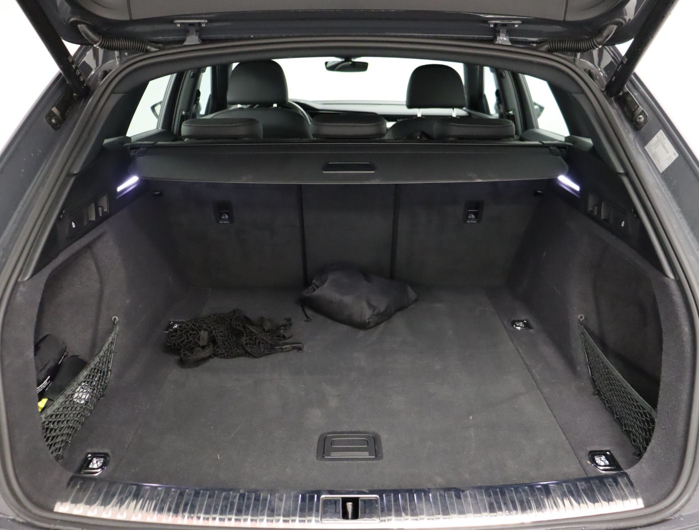 Fahrzeugabbildung Audi Q8 e-tron 55 quattro advanced |Matrix|Luft|LED