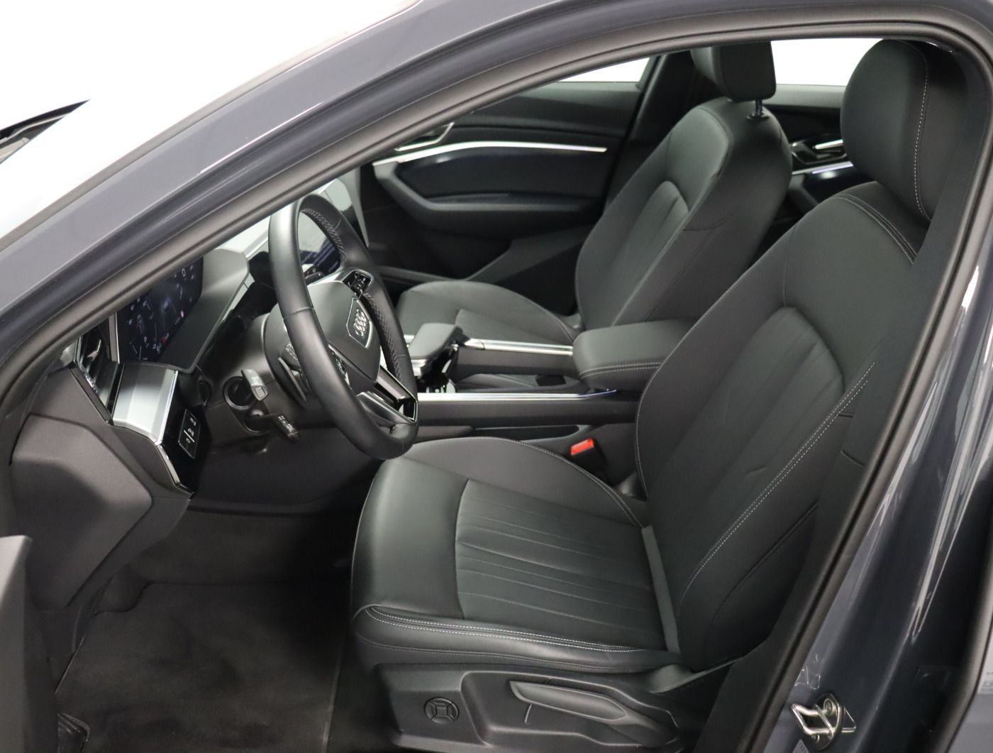 Fahrzeugabbildung Audi Q8 e-tron 55 quattro advanced |Matrix|Luft|LED