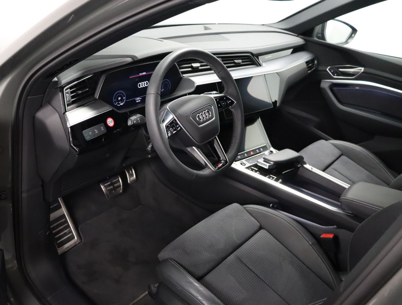 Fahrzeugabbildung Audi Q8 e-tron 55 quattro advanced |Luft|LED|ACC|HUD
