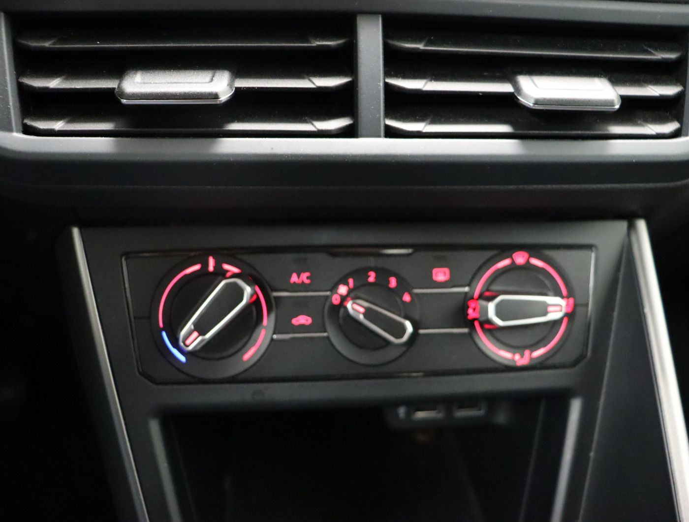 Fahrzeugabbildung Volkswagen Polo 1.0 TSI Comfortline |CarPlay|LM