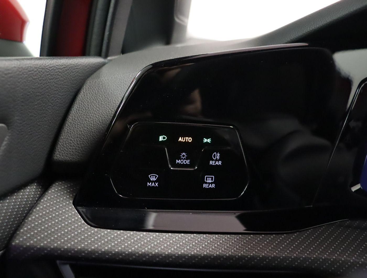 Fahrzeugabbildung Volkswagen Golf VIII 1.5 eTSI DSG R-Line |ACC|VirtualCP|LM