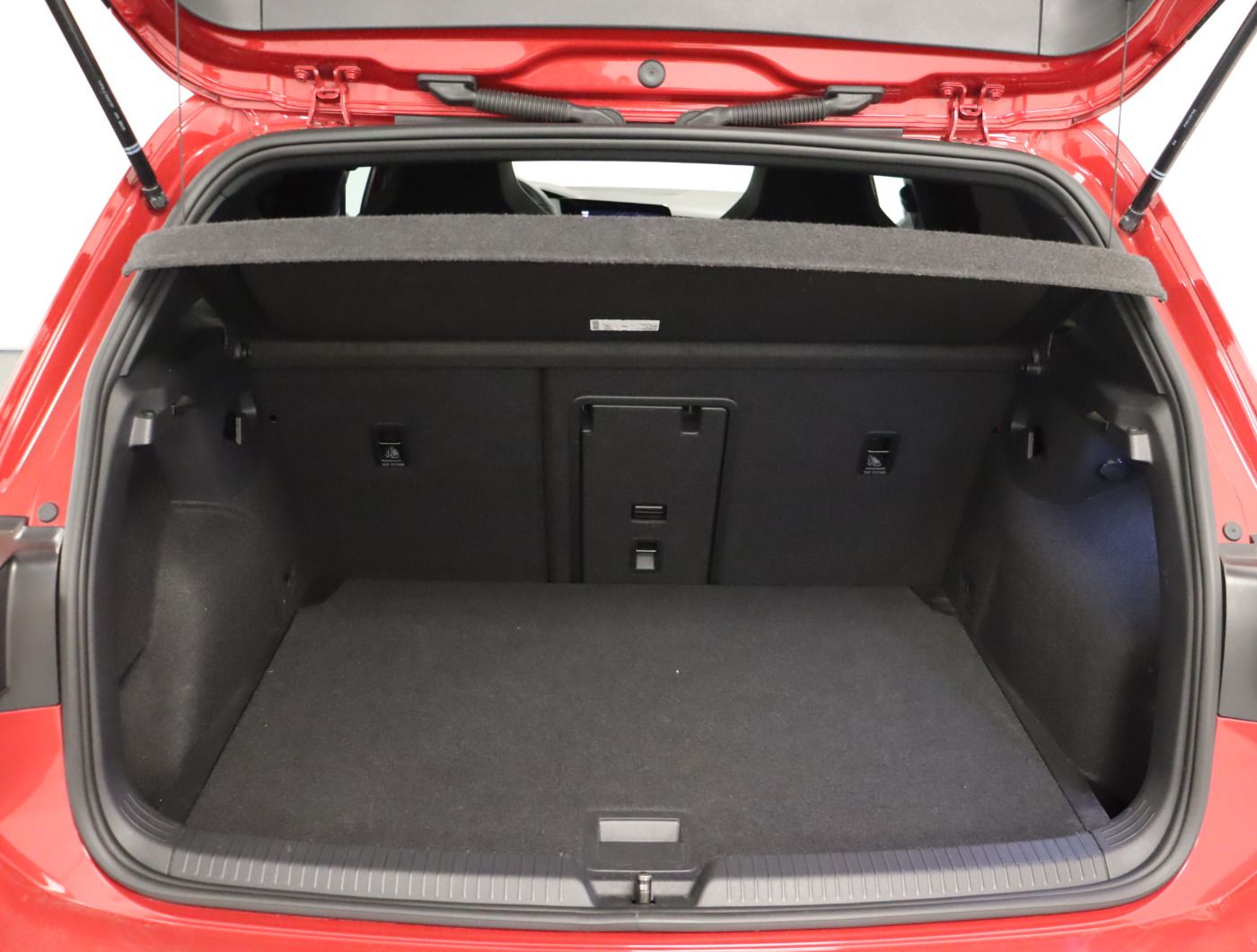 Fahrzeugabbildung Volkswagen Golf VIII 1.5 eTSI DSG R-Line |ACC|VirtualCP|LM