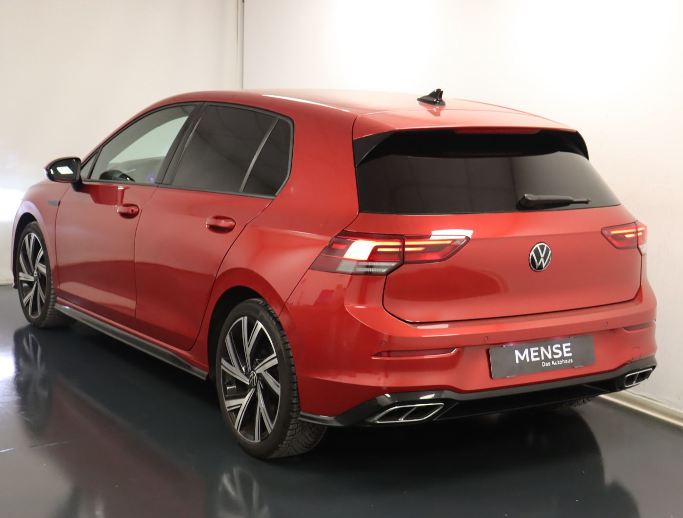 Fahrzeugabbildung Volkswagen Golf VIII 1.5 eTSI DSG R-Line |ACC|VirtualCP|LM