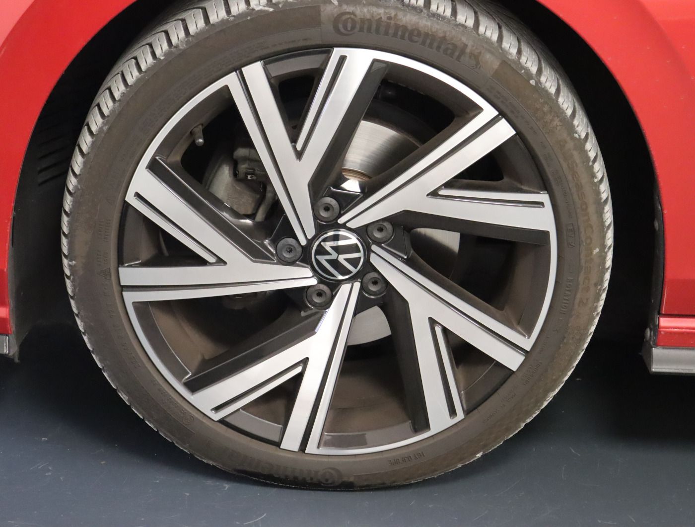 Fahrzeugabbildung Volkswagen Golf VIII 1.5 eTSI DSG R-Line |ACC|VirtualCP|LM