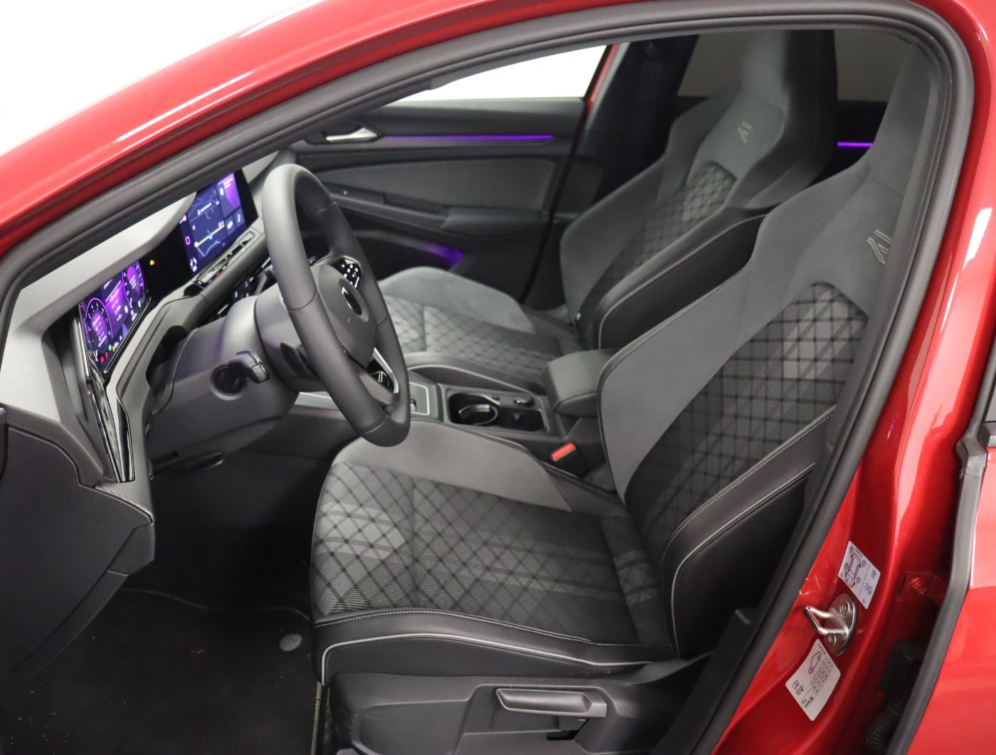 Fahrzeugabbildung Volkswagen Golf VIII 1.5 eTSI DSG R-Line |ACC|VirtualCP|LM