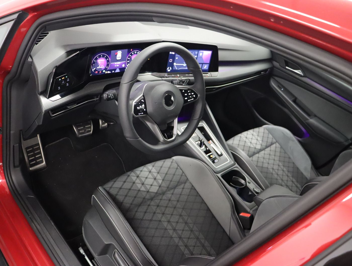 Fahrzeugabbildung Volkswagen Golf VIII 1.5 eTSI DSG R-Line |ACC|VirtualCP|LM