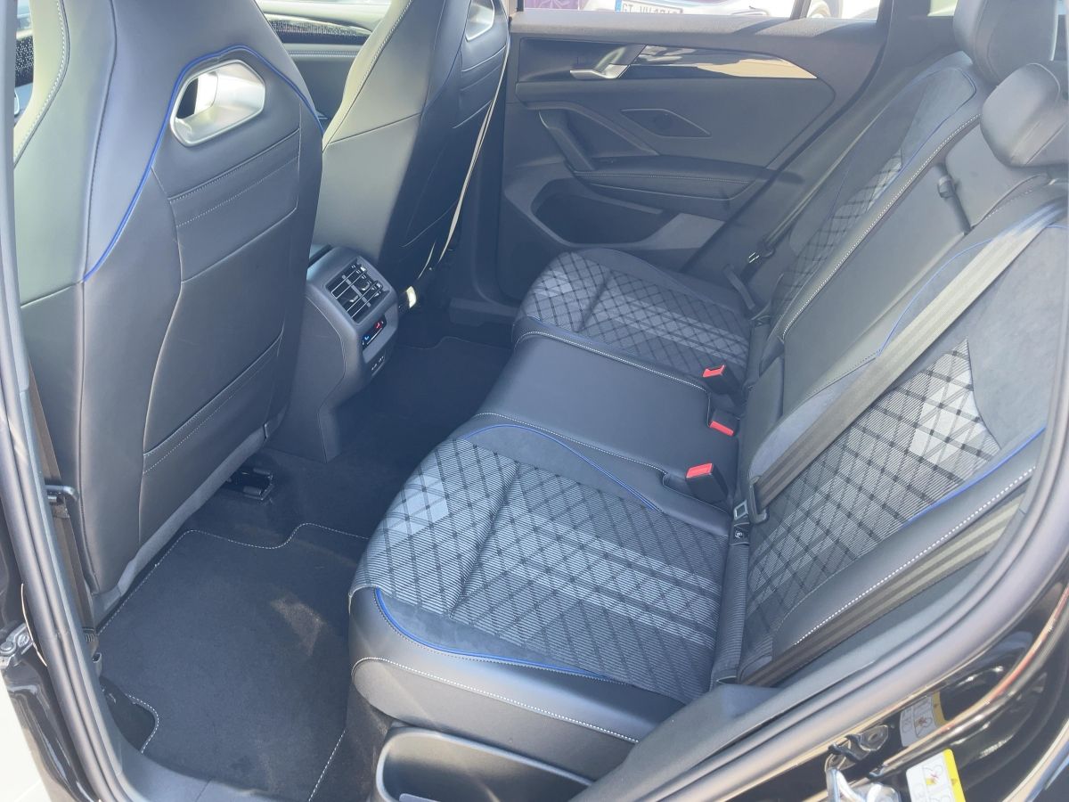 Fahrzeugabbildung Volkswagen Tiguan eHybrid R-Line AHK Pano BlackStyle Navi